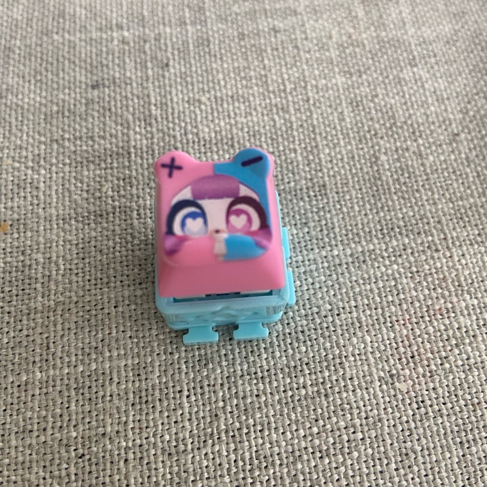 Individual Clickeez Key. Like New!  CYBERPINK